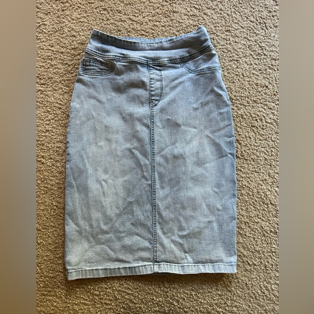 The Main Street Exchange Sara Denim Skirt in Light Wash size 2